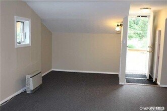 322 Cuba Hill Rd in Huntington, NY - Building Photo - Building Photo