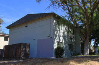 1413 Callen St in Vacaville, CA - Foto de edificio - Building Photo