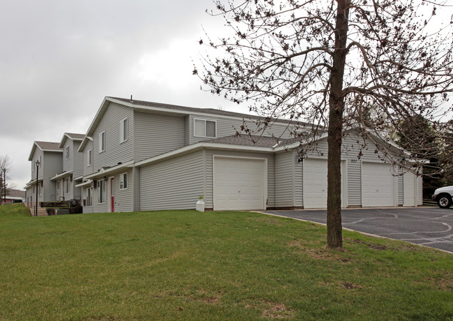 River View Townhomes in Sauk Centre, MN - Building Photo - Building Photo