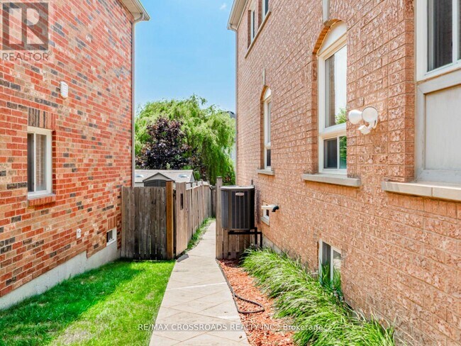 1373 Wallig Ave in Oshawa, ON - Building Photo - Building Photo