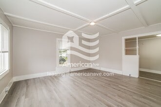 1305 N 2nd St in Pekin, IL - Foto de edificio - Building Photo