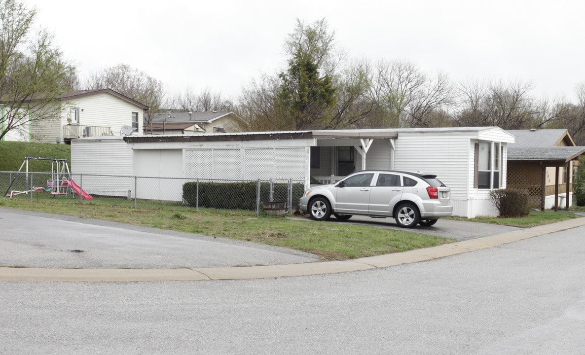 Maplewood Estates in Omaha, NE - Building Photo