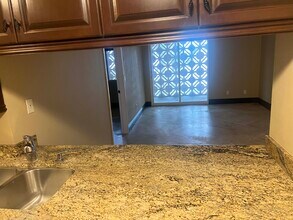 205 E Harmon Ave, Unit 110 in Las Vegas, NV - Building Photo - Building Photo