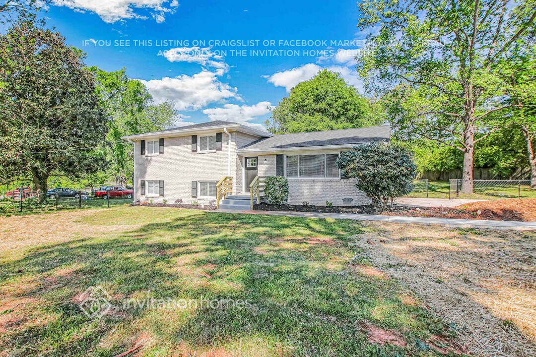 3746 Brookcrest Cir in Decatur, GA - Foto de edificio
