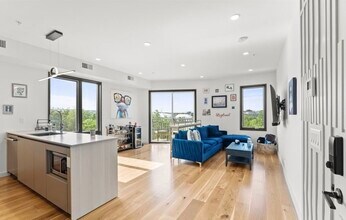 191 Condor St, Unit 9 in Boston, MA - Foto de edificio - Building Photo