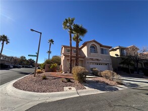 301 Autumn Palace Ct in Las Vegas, NV - Building Photo - Building Photo