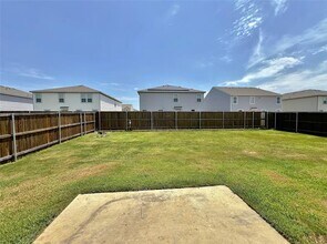 824 Towngreen Dr in Cleburne, TX - Foto de edificio - Building Photo