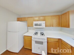 8566 W Denton Ln in Glendale, AZ - Building Photo - Building Photo