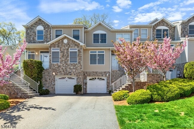 property at 28 Pinfold Ct