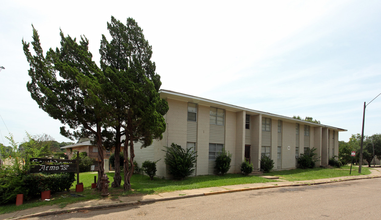 Southdown Arms Apartments in Jackson, MS - Building Photo