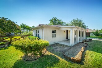 1049 Summerplace Ln in Southlake, TX - Foto de edificio - Building Photo