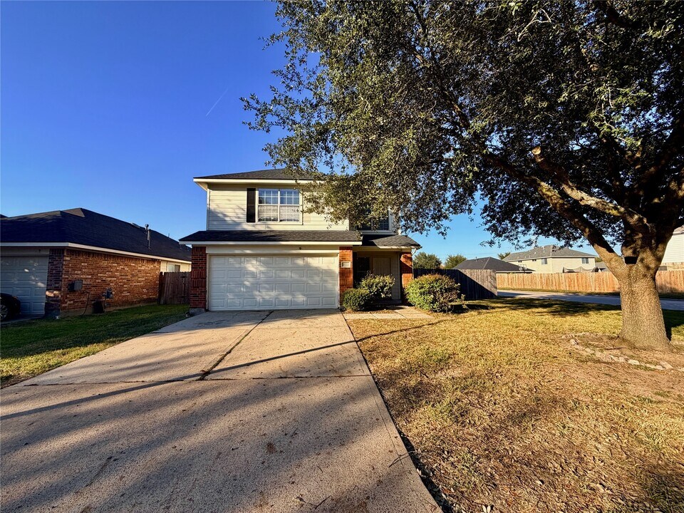 9011 Aspen Trace Ln in Humble, TX - Building Photo