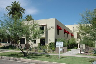 Metro 12 in Phoenix, AZ - Foto de edificio - Building Photo