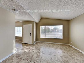 5922 W Mauna Loa Ln in Glendale, AZ - Foto de edificio - Building Photo