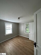 8 Hollywood St in Inman, SC - Building Photo - Building Photo