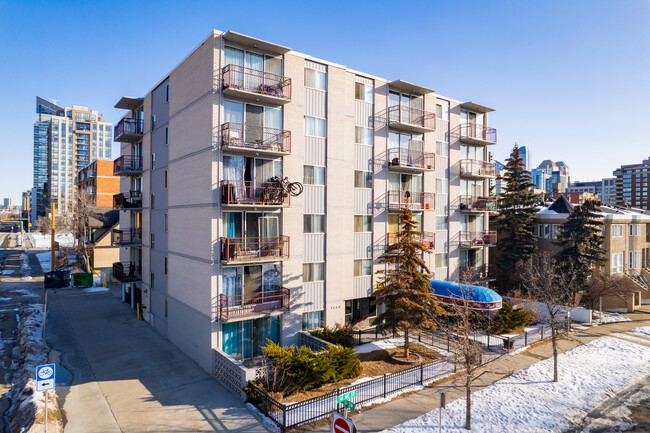 Parkview Plaza in Calgary, AB - Building Photo - Building Photo