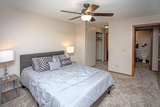 Welcome to 3Falls Apartments in Sioux Falls, SD - Building Photo - Interior Photo