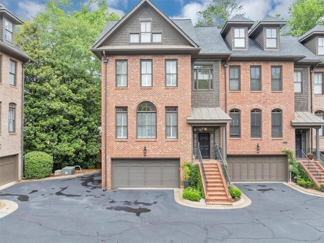 4222 Rickenbacker Dr NE