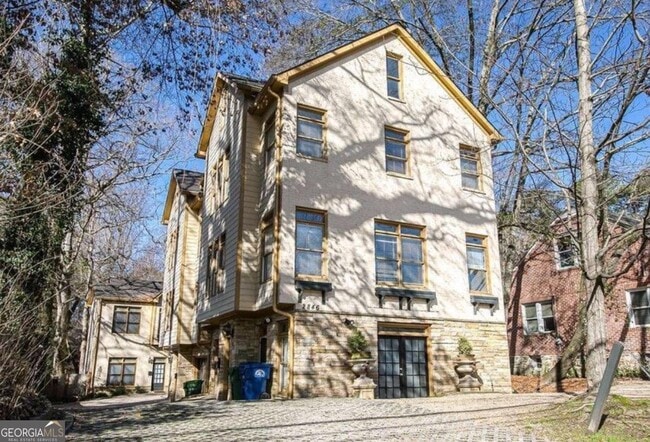 property at 2846 Piedmont Rd NE