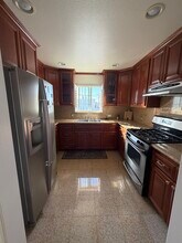 1513 N Altadena Dr, Unit Second Floor Unit in Pasadena, CA - Building Photo - Building Photo