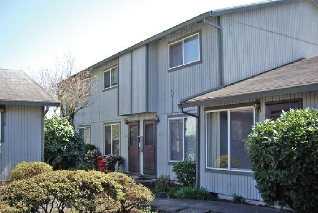 Greenlane Apartments in Portland, OR - Building Photo