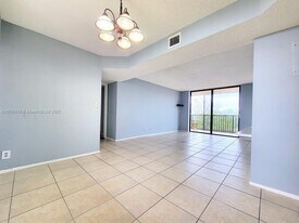 3400 Blue Lake Dr in Pompano Beach, FL - Building Photo