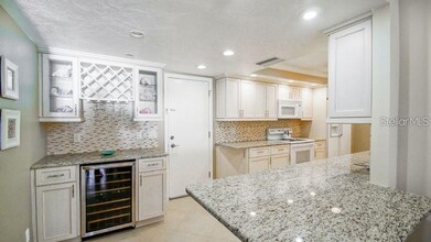 1750 Benjamin Franklin Dr in Sarasota, FL - Building Photo - Building Photo