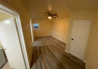 1129 E 103rd St in Los Angeles, CA - Building Photo - Building Photo