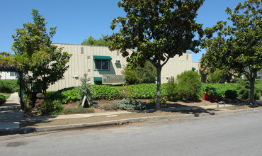 Wooddale Apartments in Sunnyvale, CA - Foto de edificio - Building Photo