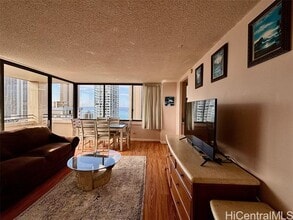 2410 Cleghorn St in Honolulu, HI - Building Photo - Building Photo