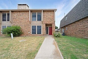 2205 Chase Ct in Arlington, TX - Building Photo