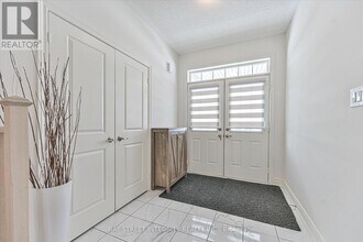 1452 Wheatcroft Dr in Oshawa, ON - Building Photo - Building Photo