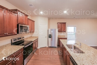 1037 Pilgrim Ln in Montevallo, AL - Foto de edificio - Building Photo