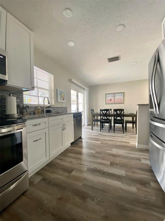 8024 Candlewoode Dr in Largo, FL - Building Photo - Building Photo