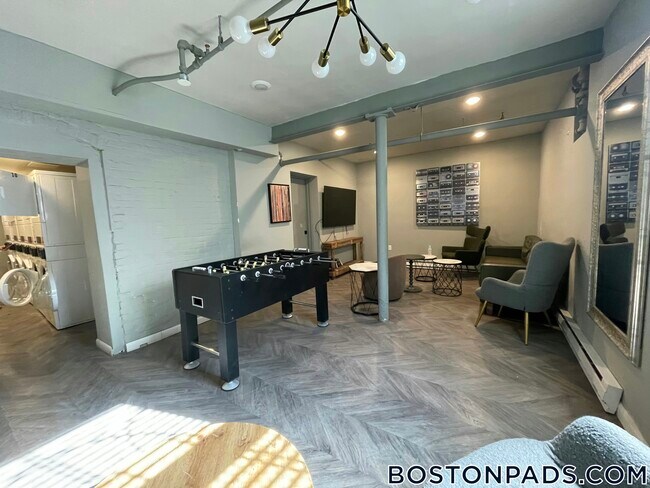 16-20 Westland, Unit 404 in Boston, MA - Foto de edificio - Building Photo
