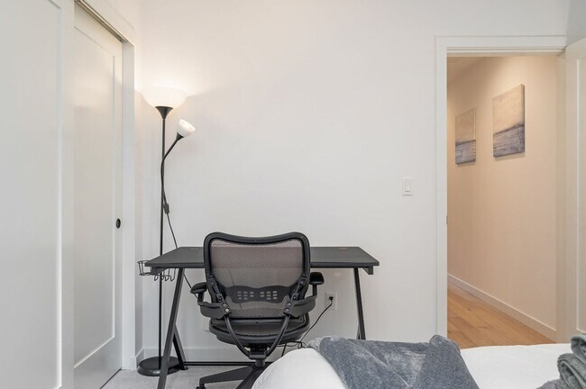 6125 Sand Point Way NE in Seattle, WA - Building Photo - Building Photo