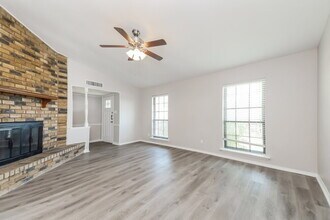 8806 Linda Vista Dr in Rowlett, TX - Building Photo - Building Photo