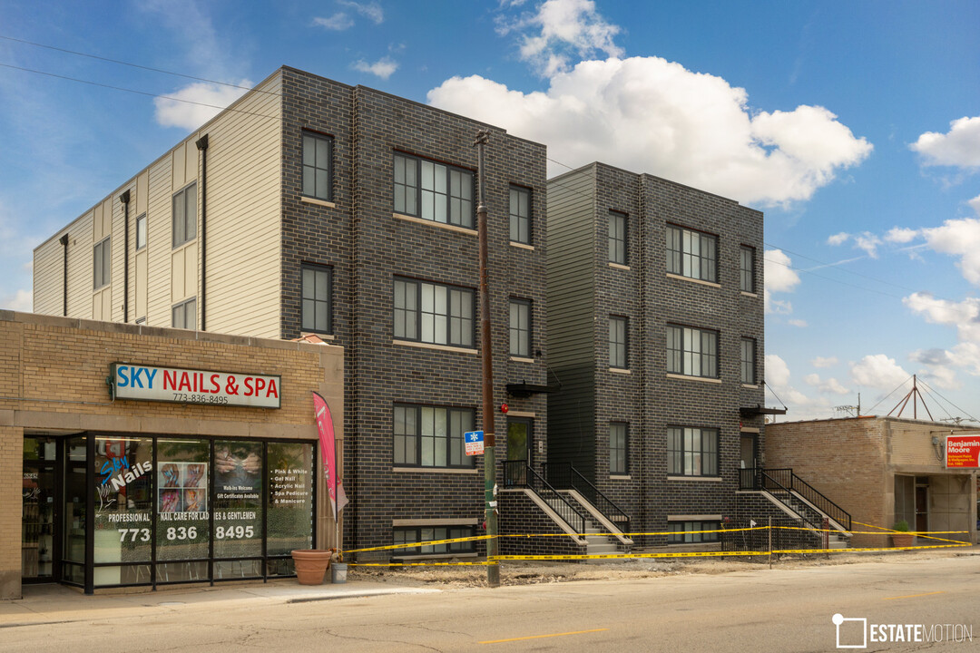 6849 W Belmont Ave in Chicago, IL - Building Photo