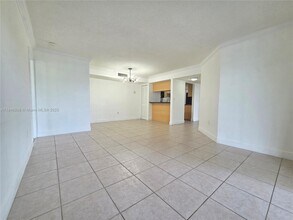 10765 SW 108th Ave in Miami, FL - Building Photo - Building Photo