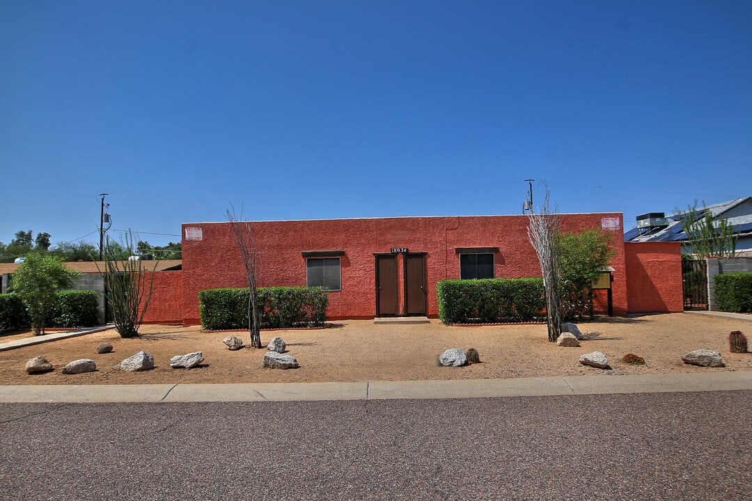 18034 N 41st St, Unit 2 in Phoenix, AZ - Building Photo