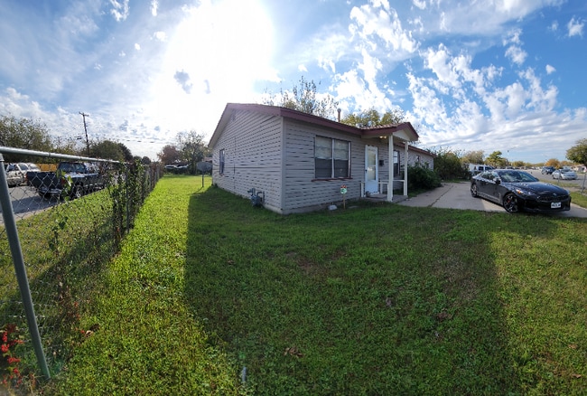 5248 E Berry St in Fort Worth, TX - Building Photo - Building Photo