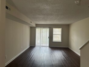 221 Schultz St in Chapel Hill, NC - Building Photo - Building Photo