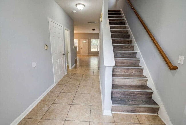 385 Brookview Dr in Riverdale, GA - Building Photo - Building Photo