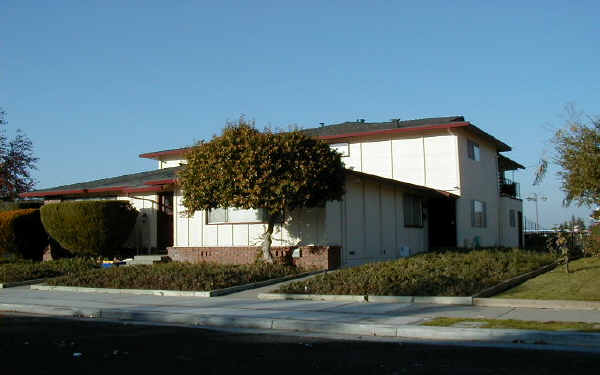 1191 Driftwood Ter in Gilroy, CA - Foto de edificio - Building Photo
