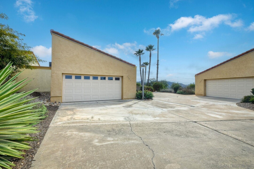 13416 The Square in Poway, CA - Building Photo