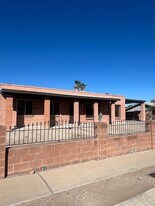2942 W Camino Bueno in Tucson, AZ - Building Photo