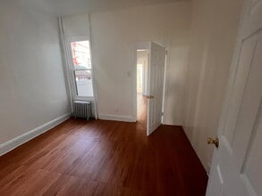 73 Pine St, Unit Floor 1 in Brooklyn, NY - Foto de edificio - Building Photo
