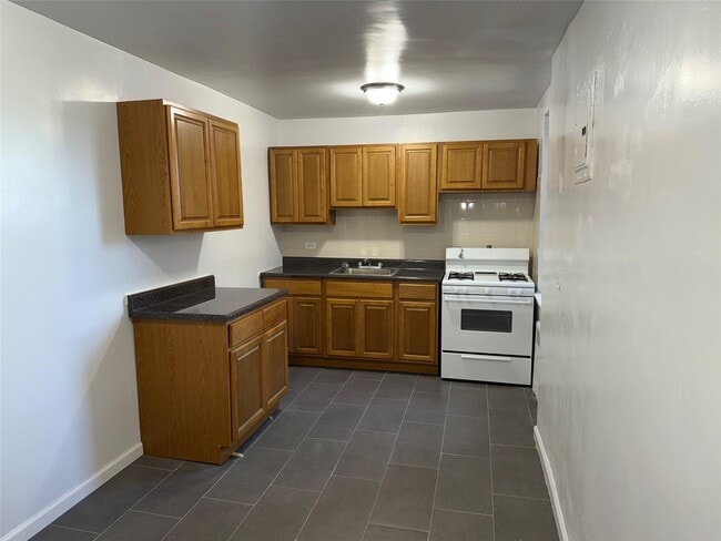 237 N Broadway in Yonkers, NY - Building Photo - Building Photo