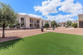 Falcon Court Apartments in Sierra Vista, AZ - Foto de edificio - Building Photo