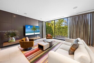 4585 Nautilus Dr in Miami Beach, FL - Building Photo - Building Photo